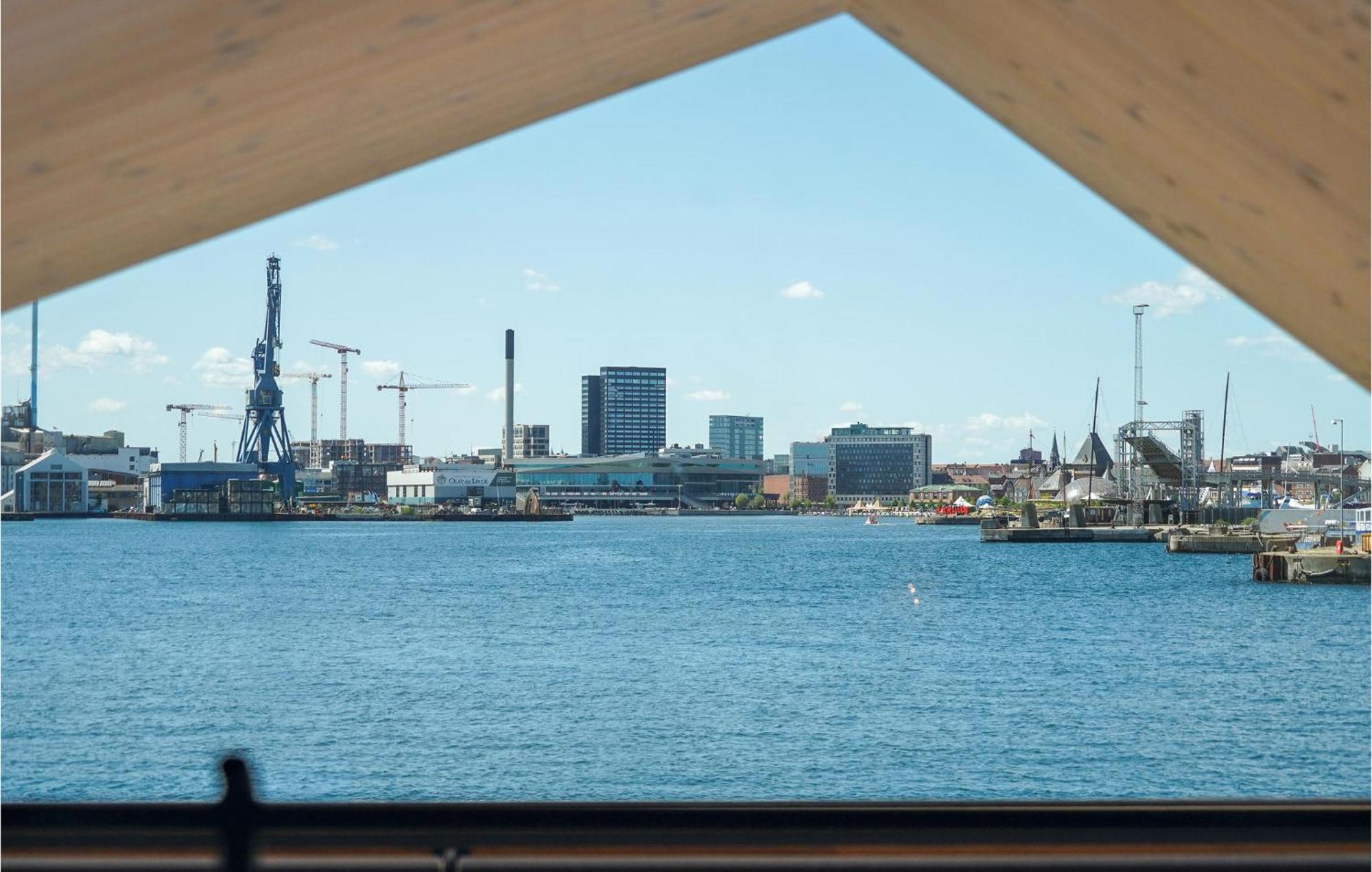 Gorgeous In C With Harbor View